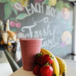 Jamila Juice - Delicious Strawberry banana Smoothie