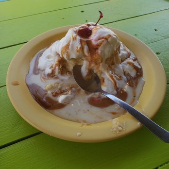 Tropical Grill - Quatro Leche - American Near Me - Spruce Pine, North Carolina