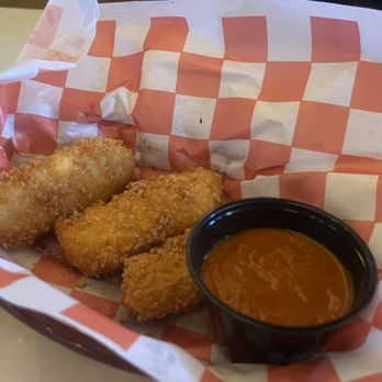 Nonno's - Mozzarella sticks and that Fat Larry Sauce is all that - Pizza Near Me - Houston, Texas