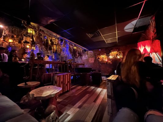 Cocktails & Screams by null