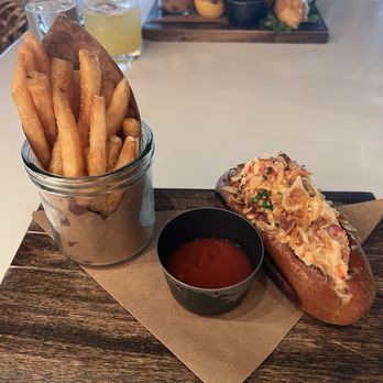 The Surfing Fox - Lobster Roll - New American Near Me - Santa Monica, California