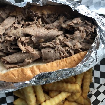 Hershey’s Palace - Italian Beef, as ordered. I expected grilled onions and peppers, and Giardiniera. Ask for toppings! - American Near Me - Arlington, Texas