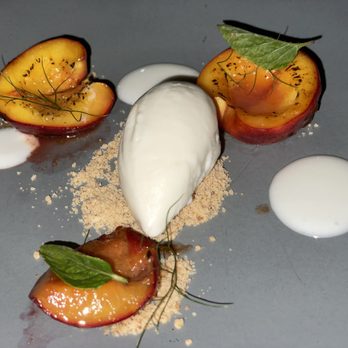 Malva - Roasted peaches with goat cheese ice cream - Wine Bars Near Me - Ensenada, BCN