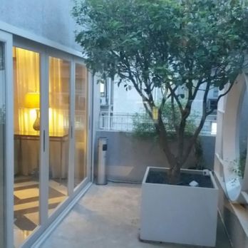 香港粵海酒店 - outdoor area at executive lounge. - Hotels Near Me - Hong Kong, HK