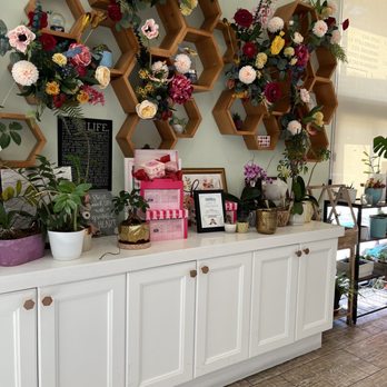 Dots Cafe - Cafes Near Me - Pasadena, California