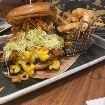 Guy Fieri's Branson Kitchen + Bar - Bacon Mac and cheese burger - Bars Near Me - Branson, Missouri