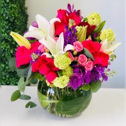 Rosy Flowers Event Design - Mix floral arrangement for any special occasions" Surprise me" https://rosyflowersevent.com/