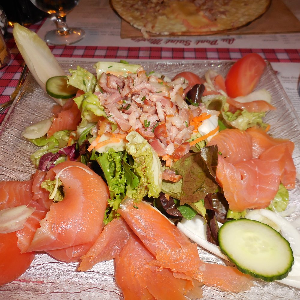 Au Pont Saint-Martin - salmon and bacon salad - Alsatian Near Me - Strasbourg, 67