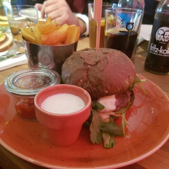 Brezl's - Caprese burger - Coffee & Tea Near Me - Ingolstadt, BY