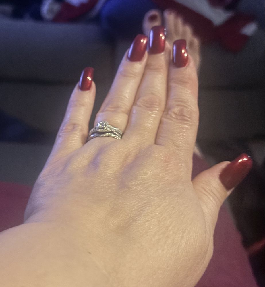 Victoria Nails Logo
