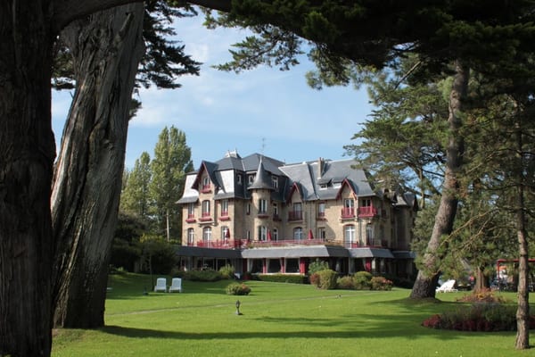 Hotel Le Castel Marie-Louise La Baule by null
