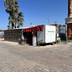 El Sabroso Taco Shop - Enter from the lot. There's parking.