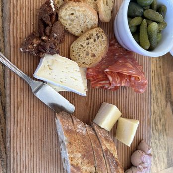 10 Acres Bistro - Brasseries Near Me - Victoria, British Columbia