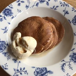 The London & Rye - American pancakes with ice cream.