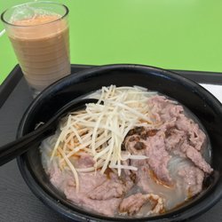 數碼港商場 - Spicy beef vermicelli, combo with HK style milk tea