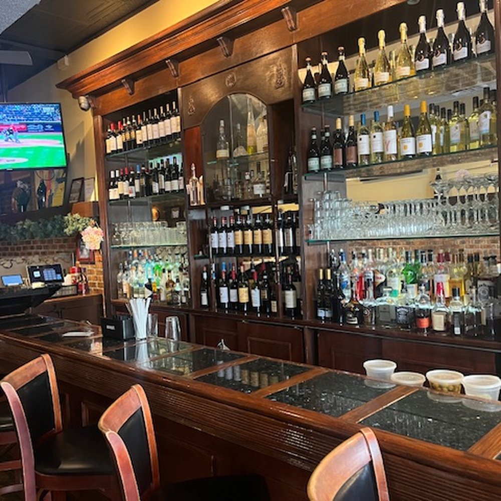 Papazzio Restaurant - Bar near entrance - Italian Near Me - Bayside, New York Papazzio Restaurant - Bar near entrance - Italian Near Me - Bayside, New York