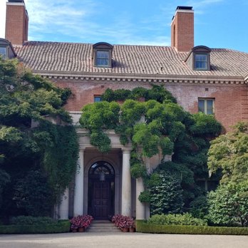 Filoli - Front house welcome - Botanical Gardens Near Me - Woodside, California Filoli - Front house welcome - Botanical Gardens Near Me - Woodside, California