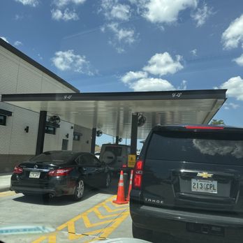 Chick-fil-A - Long, slow, inefficient line - Fast Food Near Me - Mandeville, Louisiana
