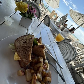 Venice Restaurant - Breakfast EGG SANDWICH w/HAM OR BACON - Pizza Near Me - Hollywood, Florida Venice Restaurant - Breakfast EGG SANDWICH w/HAM OR BACON - Pizza Near Me - Hollywood, Florida