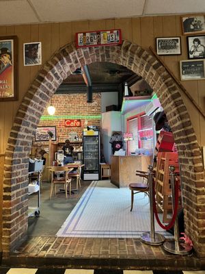 Louie M's Burgerlust by null