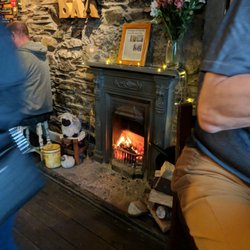 The Crafty Baa - Cozy space with a great beer and wine list. Good service and excellent music.