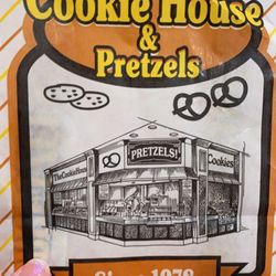 Cookie House & Pretzel