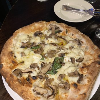 Mast - Ai funghi pizza - Pizza Near Me - Boston, Massachusetts Mast - Ai funghi pizza - Pizza Near Me - Boston, Massachusetts