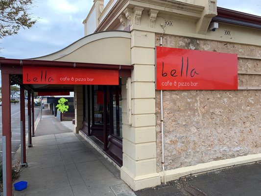 Bella Cafe & Pizza Bar by null