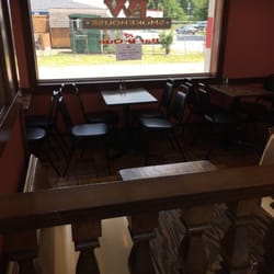 J&W Smokehouse - Tables inside