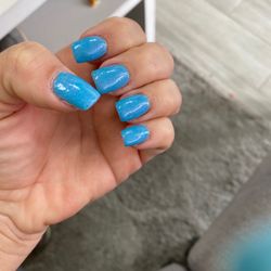 Blush Nail - Is the first time here just for a acrylic nails, it's okay, they are clean, the girl is very nice, I just stop because isn't a busy place.