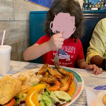 Mariscos La Isla Dorada - Mexican Near Me - Des Plaines, Illinois