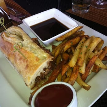 Glo Restaurant & Lounge - Rib Dip - Lounges Near Me - Victoria, British Columbia Glo Restaurant & Lounge - Rib Dip - Lounges Near Me - Victoria, British Columbia