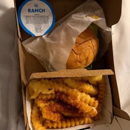 Cheeseburger single patty & spicy cheese fries with ranch Cheeseburger single patty & spicy cheese fries with ranch