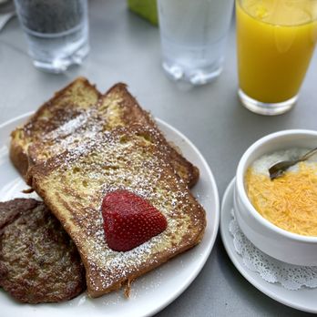 The Funky Brunch Cafe - Frenchy French - w/ Pork Sausage cheese grits - Breakfast & Brunch Near Me - Savannah, Georgia