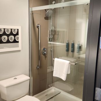 Hilton San Jose - Bathroom - Hotels Near Me - San Jose, California