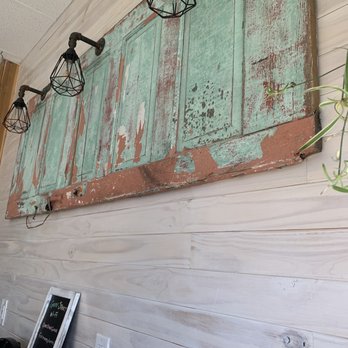 Green Street Eatery - Decor - Vegan Near Me - Levittown, New York