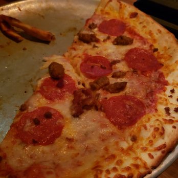Yard House - Sad pizza - New American Near Me - Rancho Cucamonga, California Yard House - Sad pizza - New American Near Me - Rancho Cucamonga, California
