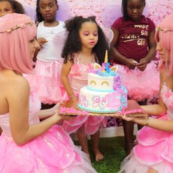 Little Princess Spa - Look at how the cake was destroyed and the employee tried to cover it up