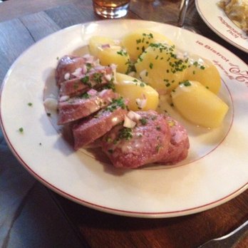 Le Bistrot d'Henri - The Lyon sausage with pistachio - French Near Me - Paris, 75 Le Bistrot d'Henri - The Lyon sausage with pistachio - French Near Me - Paris, 75