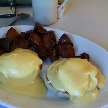 Northwood Diner - Eggs Benedict and homefries - Diners Near Me - Northwood, New Hampshire