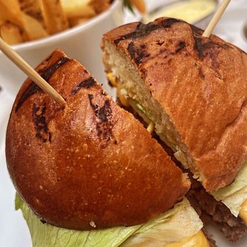 Laurel Hardware - Cheeseburger - New American Near Me - West Hollywood, California