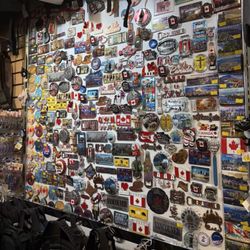 G2 Canada Inc Souvenirs & Gifts