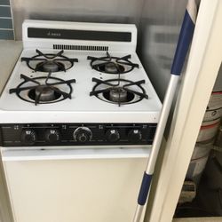 Atlantis Properties - Old broken stove. Atlantis Properties charged me $150.00 for cleaning when it was cleaned . Also it will be replaced for a new stove.