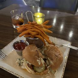 Hill Top Eatery + Cocktails - Southern chicken sandwich