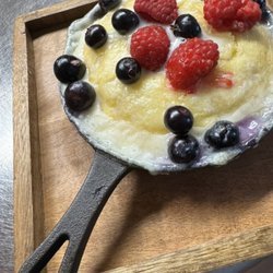 Leong’s Road House - Magic Mile skillet cake