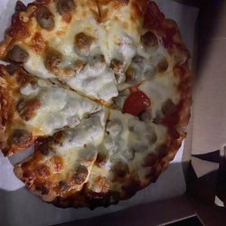 Giovanni's Pizza - Excellent pie with pepperoni and meatballs! Yum!