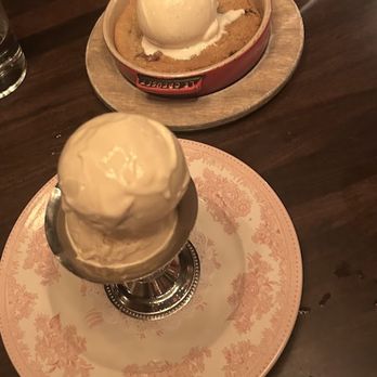 Gilt Bar - Cookie skillet with brown butter ice cream - New American Near Me - Chicago, Illinois
