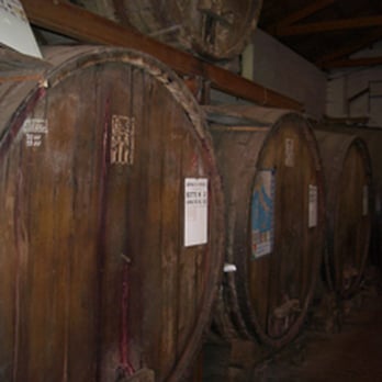 Baglio Antica Sicilia - Fässer im Weingut am Ätna - Coffee & Tea Near Me - Mainz, RP