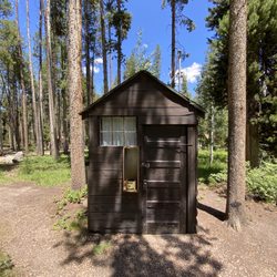 Moon Lake Resort - Toilet outhouse