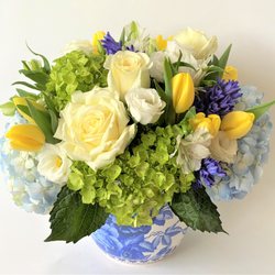 Roses and Rice Florist & Flower Delivery - Country House